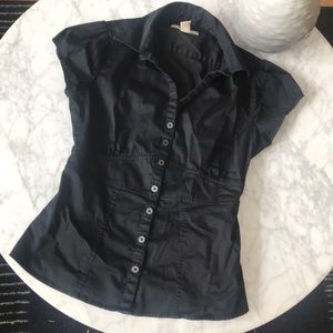 BANANA Republic 🍌 size 2 short tee button up